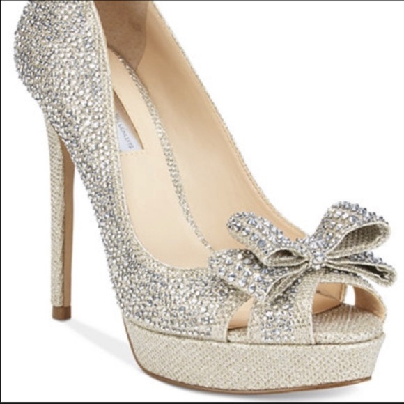 I.N.C. Vernaa Rhinestone Bow Platform Pumps - Picture 7 of 8